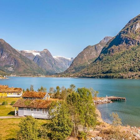 Cozy Home In Fjaerland With House A Mountain View Exterior photo