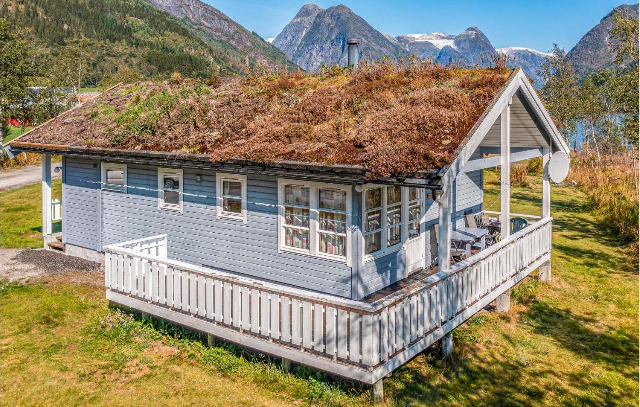 Cozy Home In Fjaerland With House A Mountain View Exterior photo