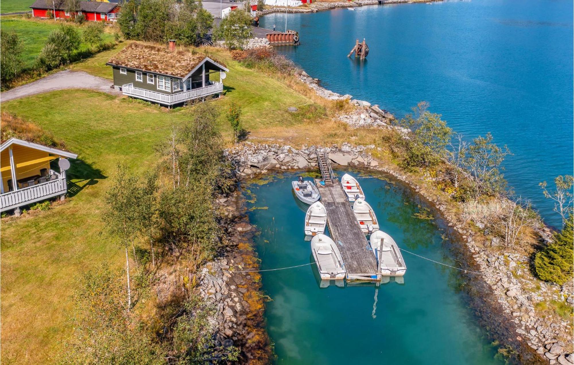 Cozy Home In Fjaerland With House A Mountain View Exterior photo